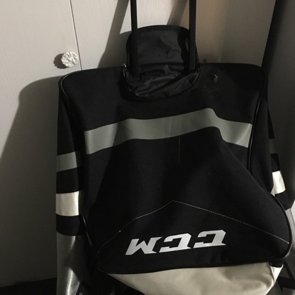 Goalie Hockey Bag on wheels - Picture 3 of 4